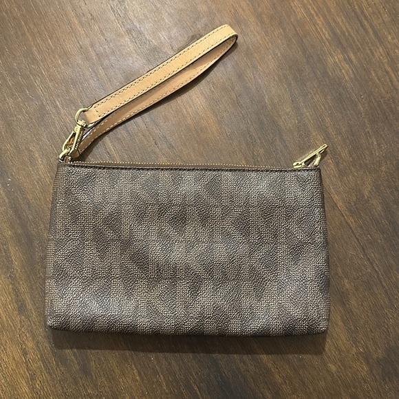 Michael Kors clutch - Picture 2 of 5